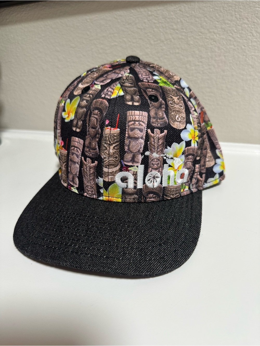 NWOT Aloha Floral Tiki Snapback Hat. Bought in Maui.